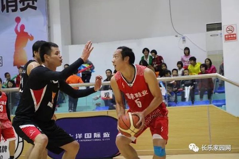 义乌小商品批发：全球贸易的缩影